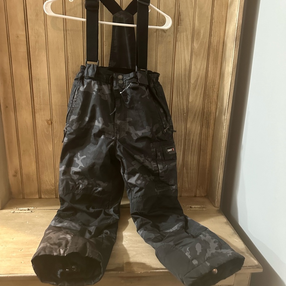 32 degrees black grey camo 10/12 snow pants adjustable bib